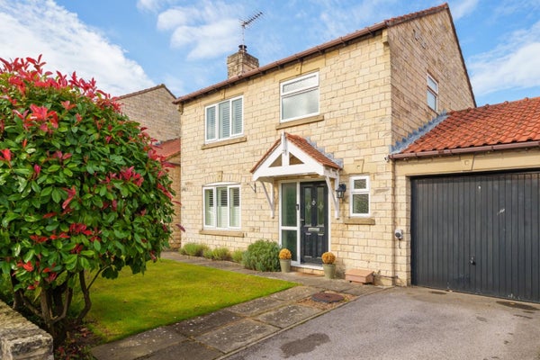 House Milnthorpe Garth in Leeds