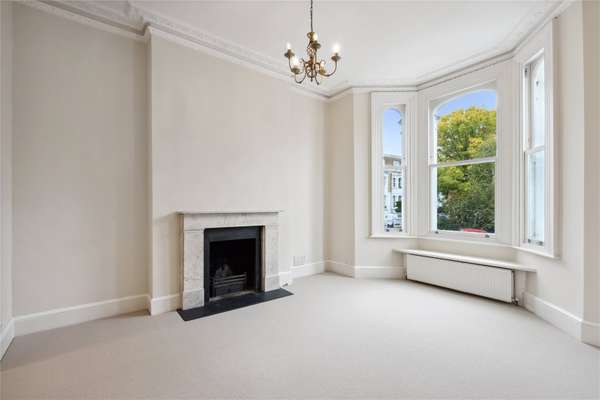 House Westcroft Square in Greater London