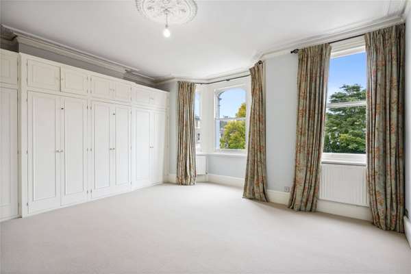 House Westcroft Square in Greater London