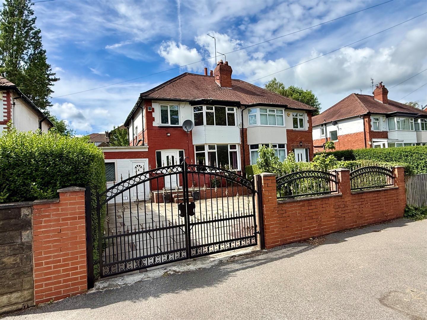 Flat Stonegate Road in Leeds