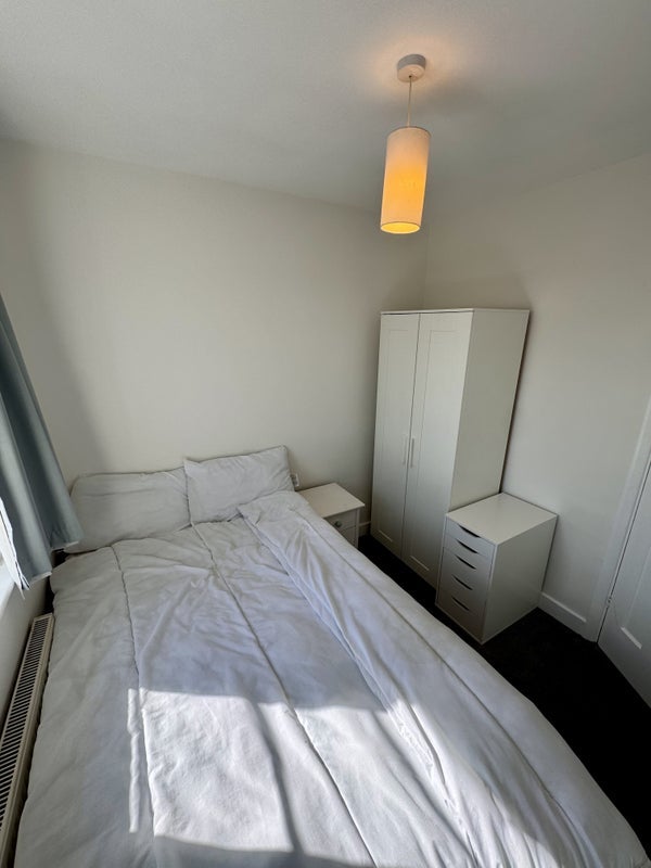 Flat Holmbury Court in Greater London