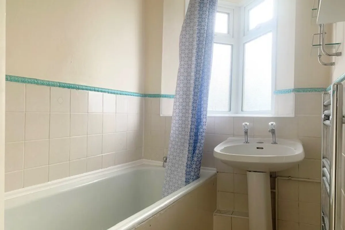 Flat Kingsway in Greater London