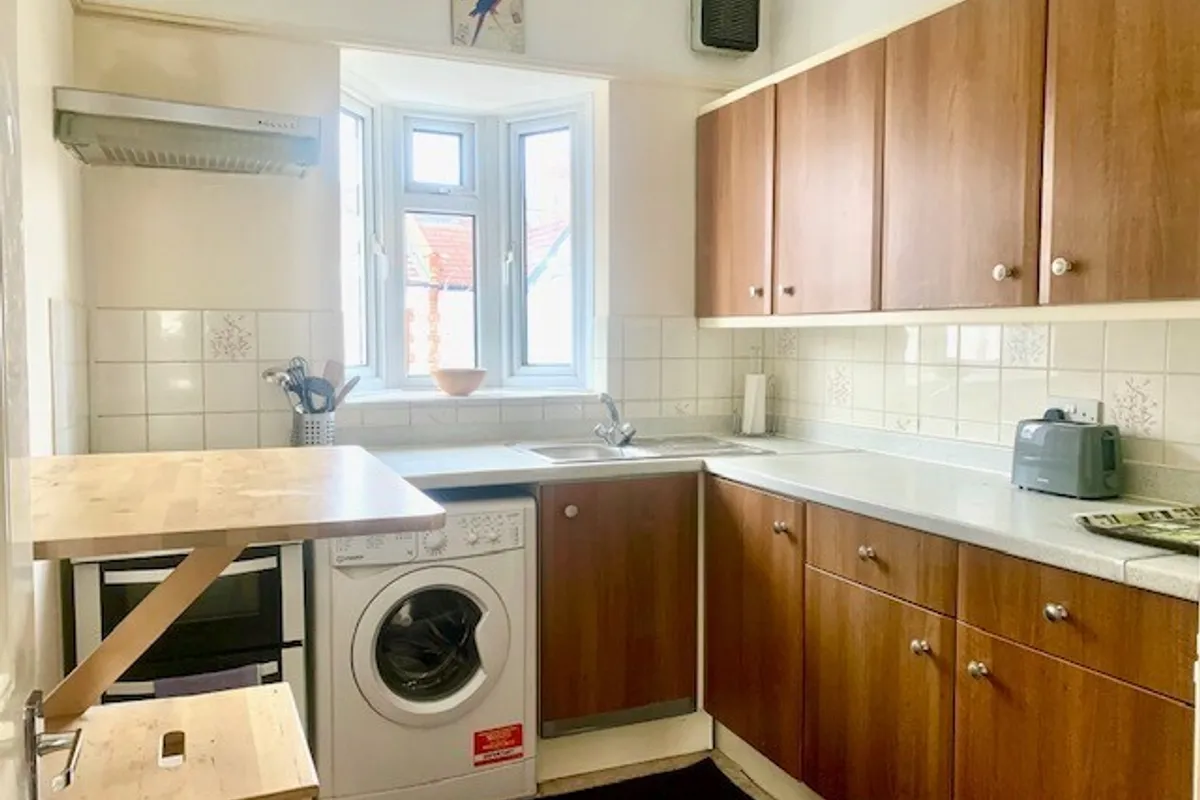 Flat Kingsway in Greater London