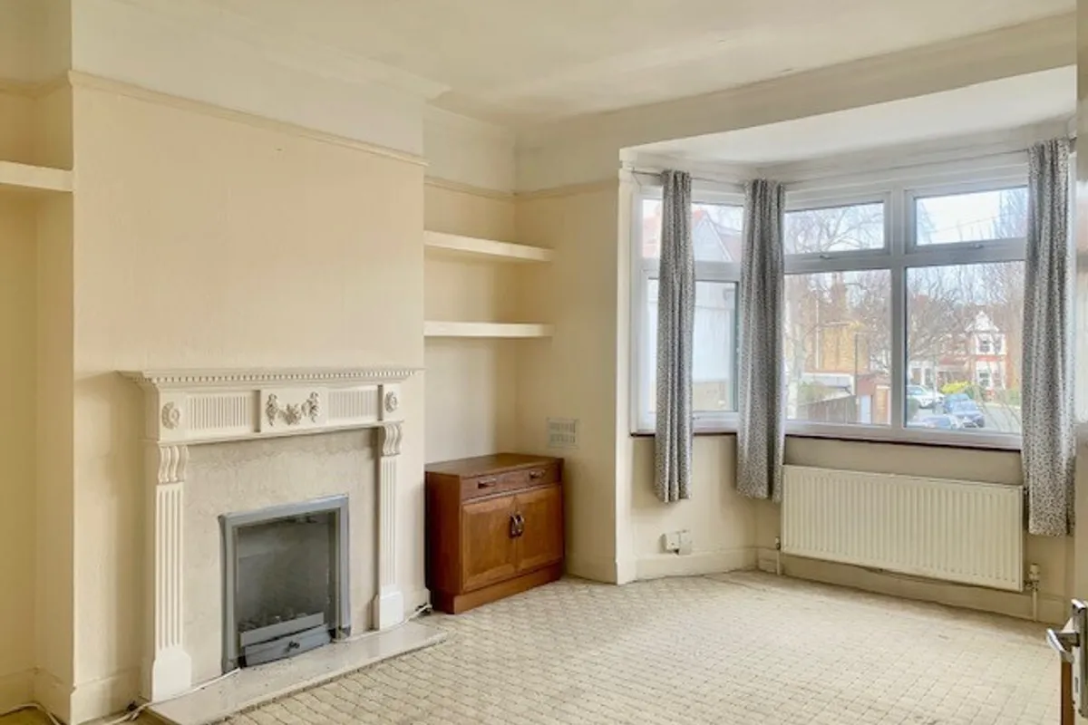 Flat Kingsway in Greater London