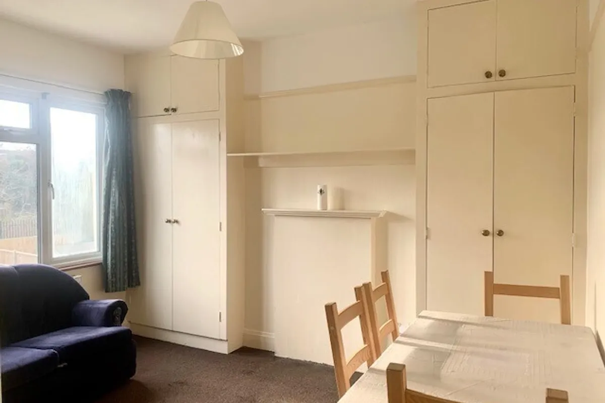 Flat Kingsway in Greater London
