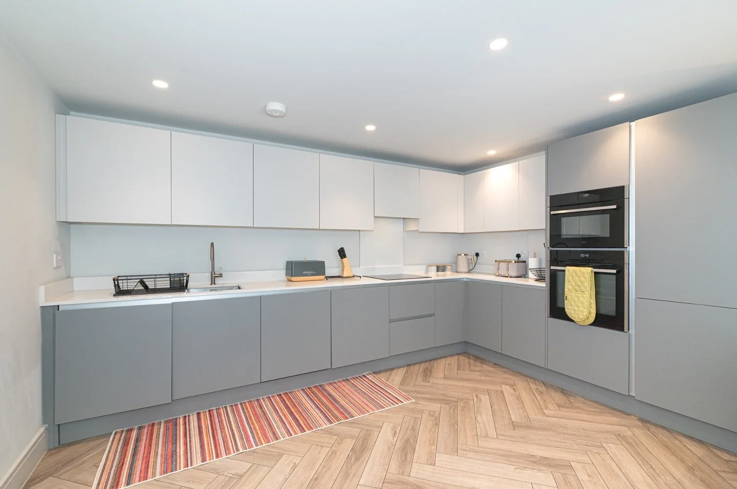 Flat Grand Drive in Greater London