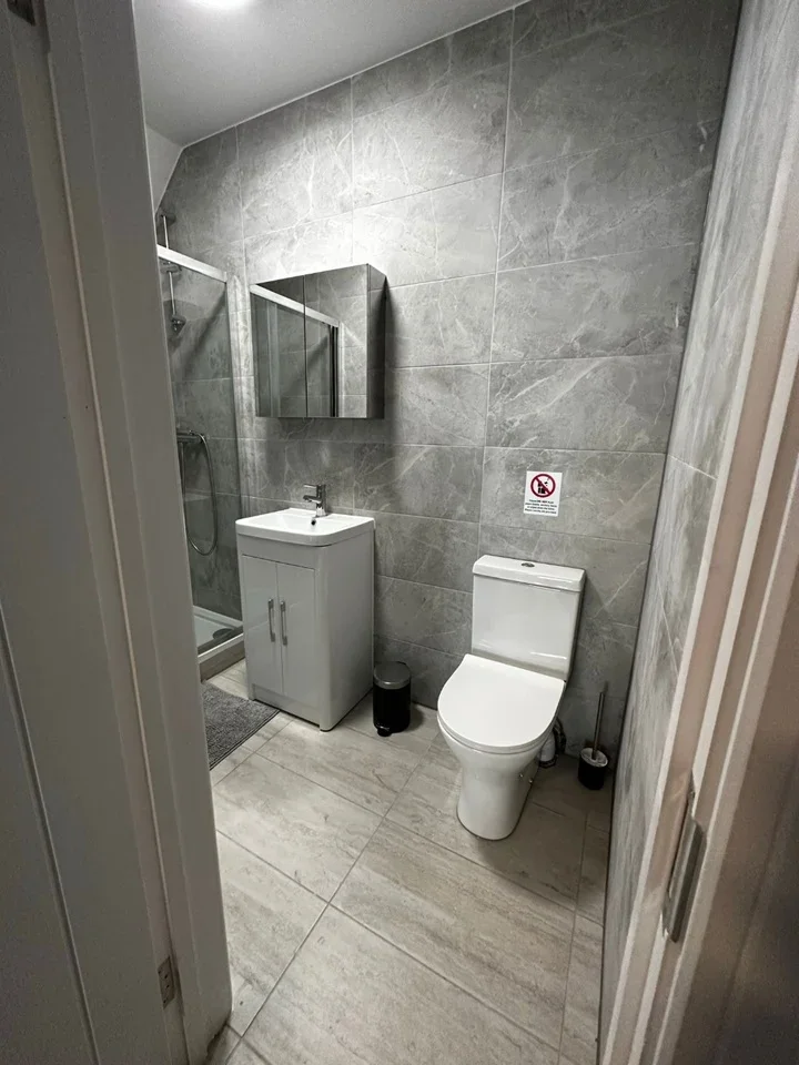 Flat Vicarage Way in Greater London