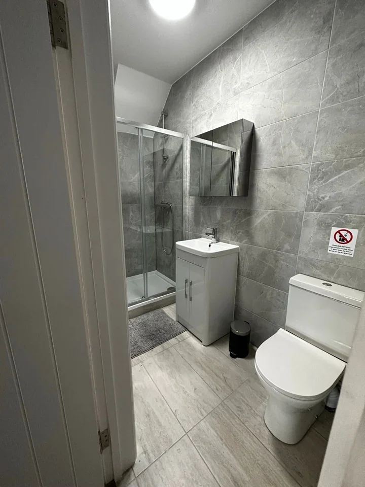 Flat Vicarage Way in Greater London