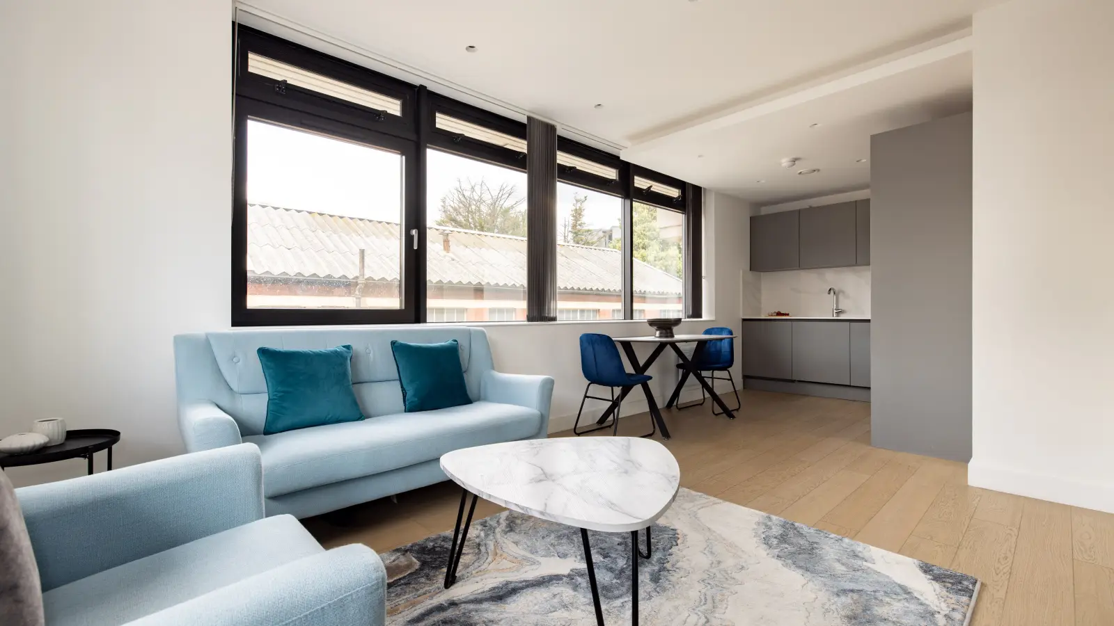 Flat Harlequin Avenue in Greater London