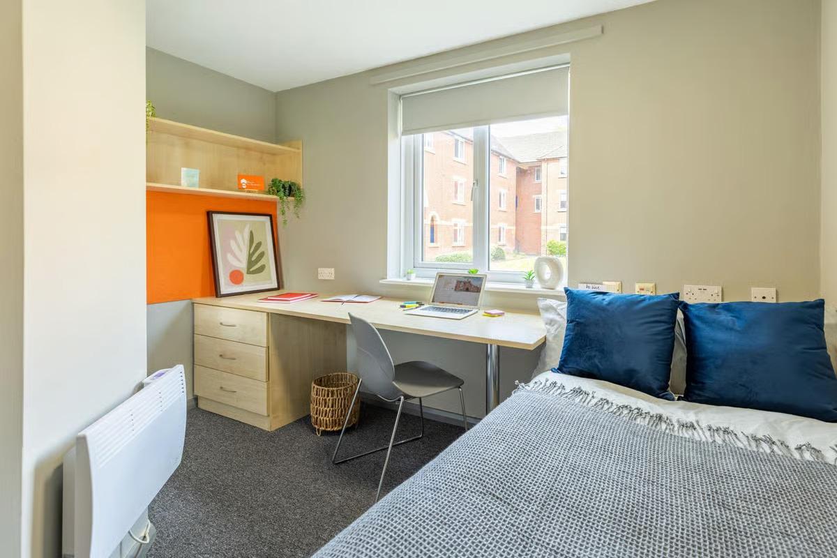 Room Pershore Road in Birmingham