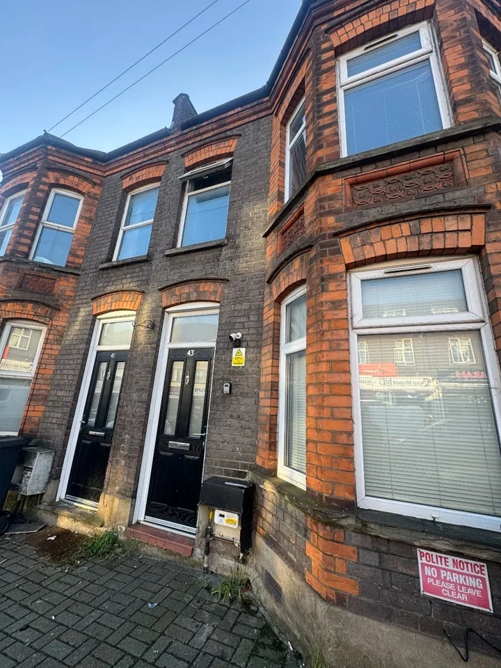 Flat Leagrave Road in Luton