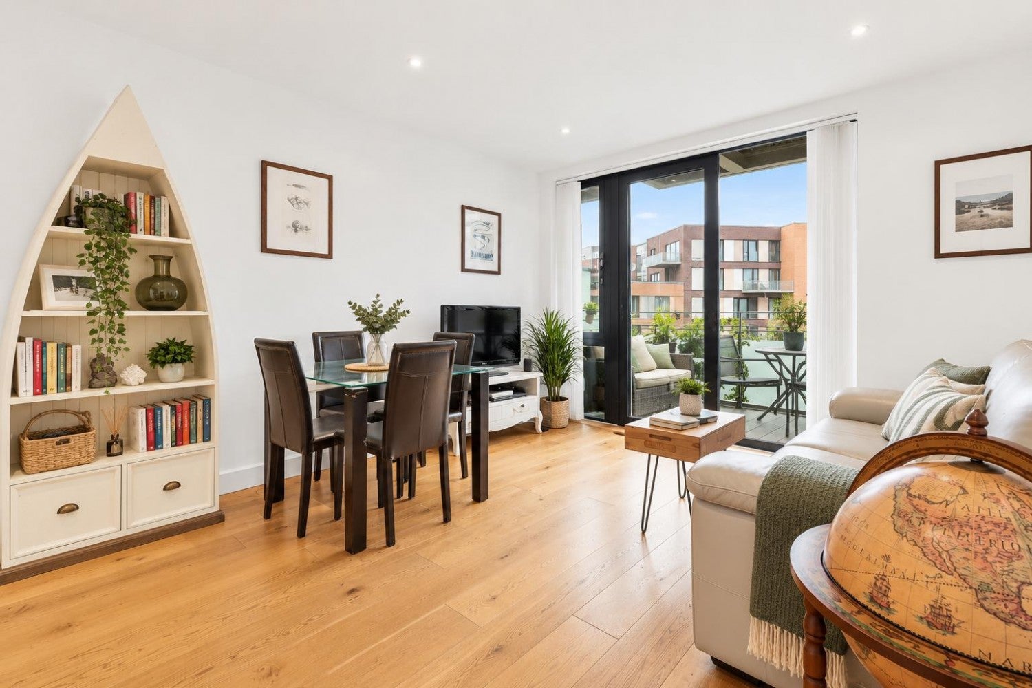 Flat Haggerston Road in Greater London