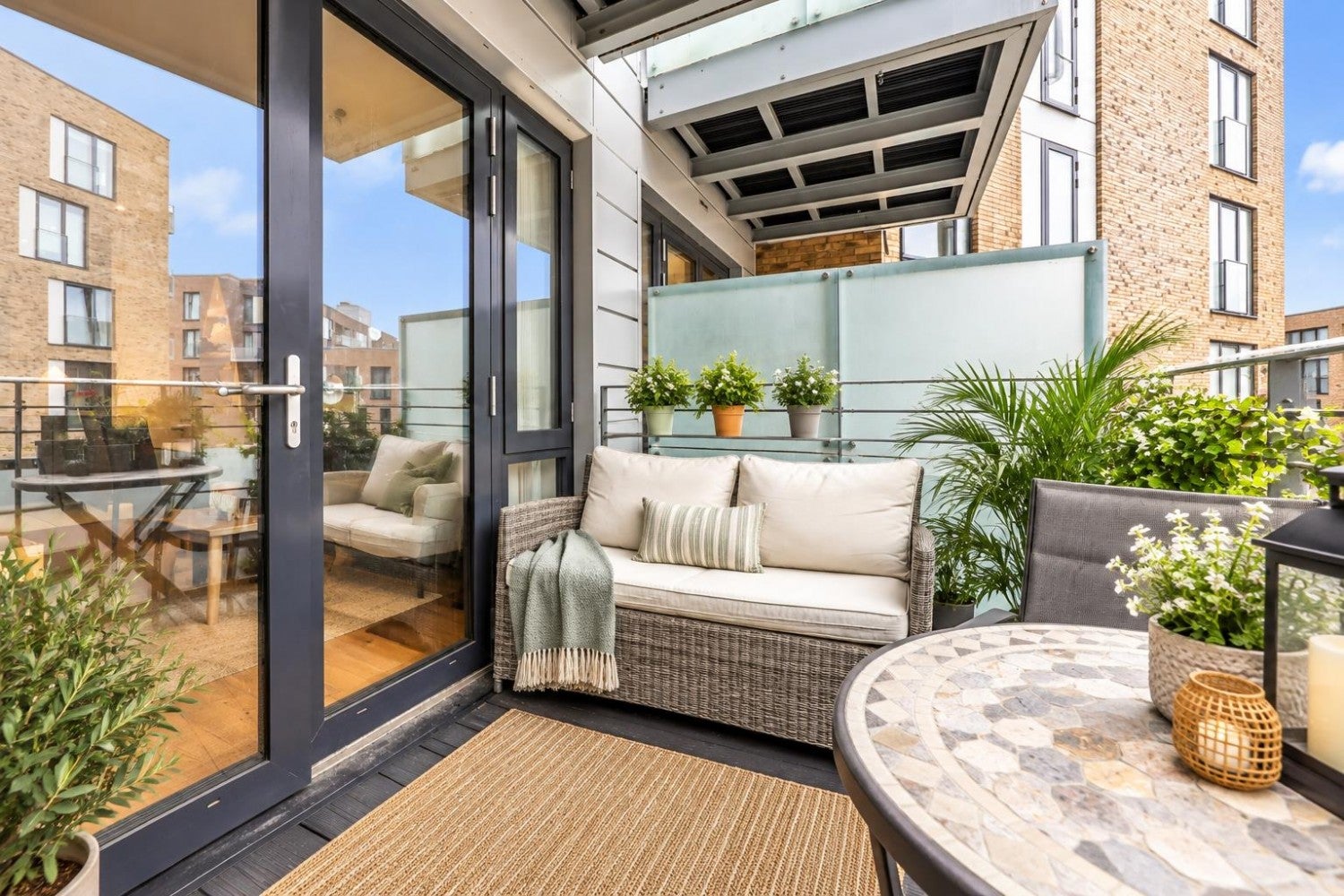 Flat Haggerston Road in Greater London