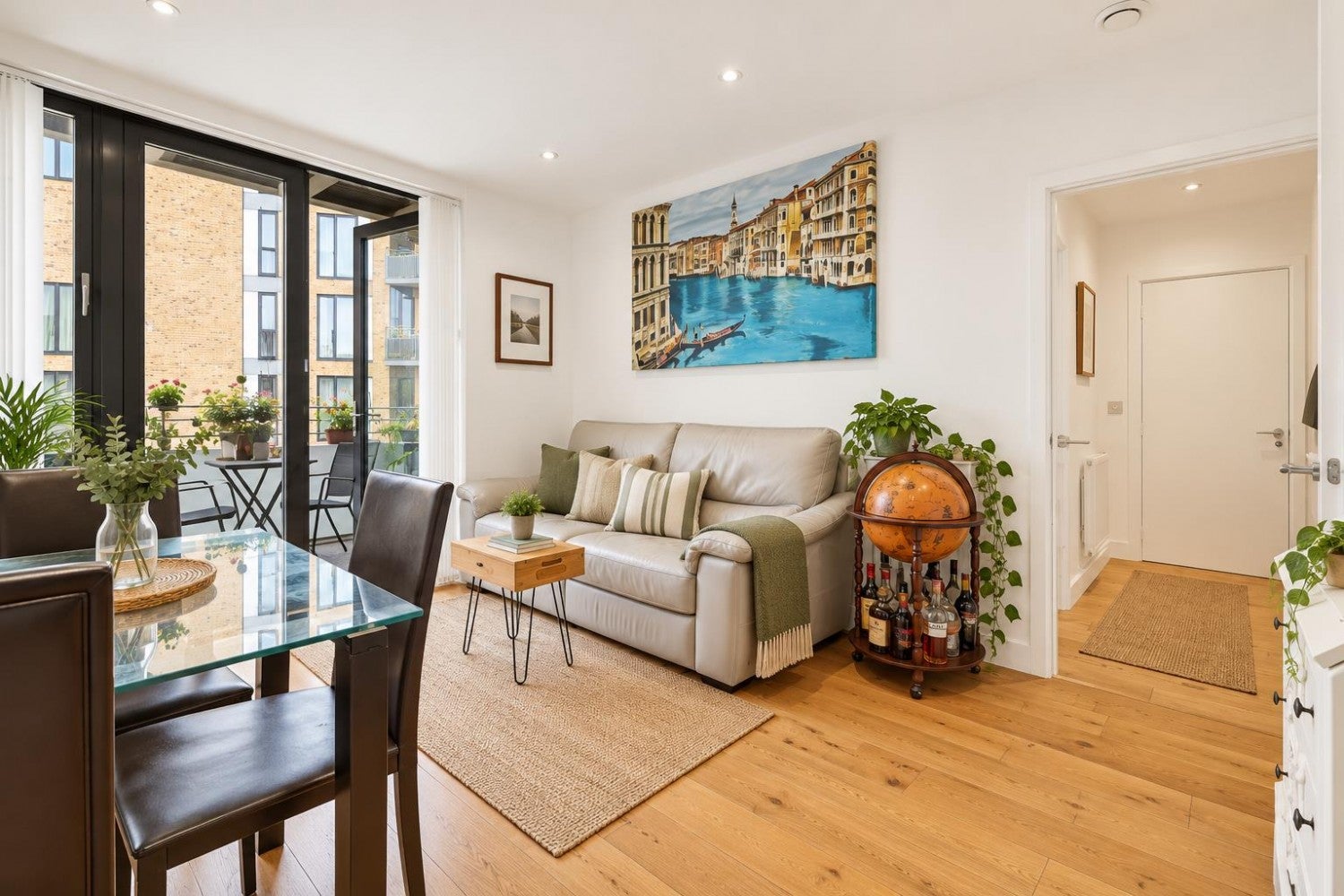Flat Haggerston Road in Greater London