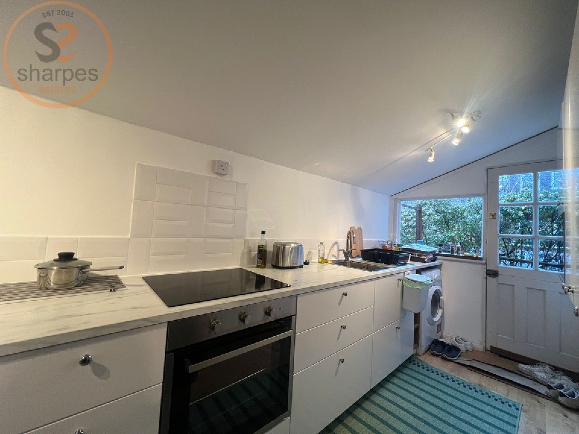 Room Kingston Road in Greater London