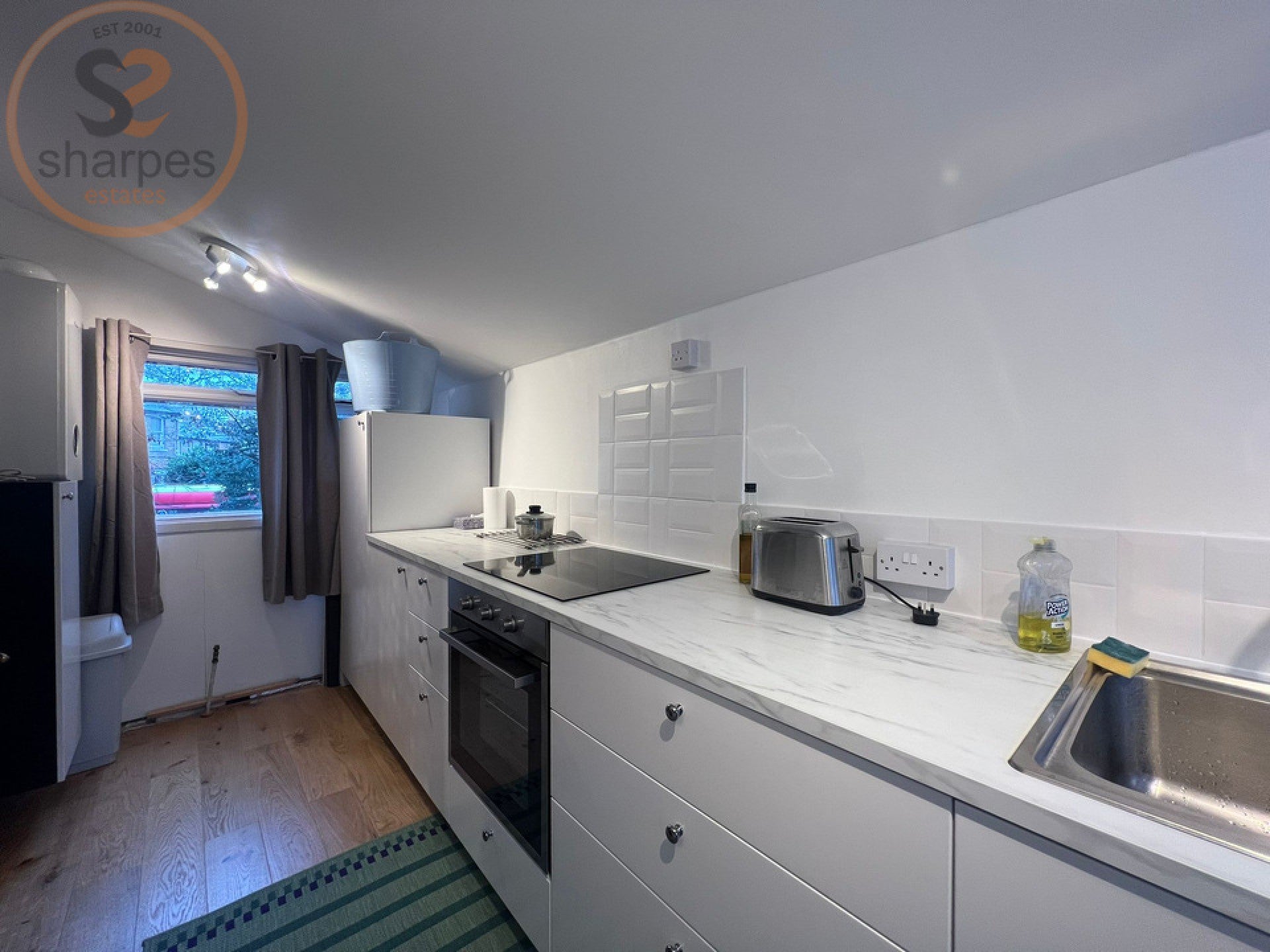 Room Kingston Road in Greater London