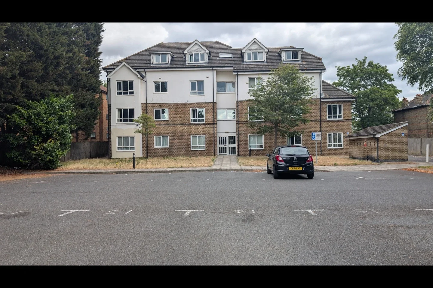 Flat Moorbeck Court in Greater London