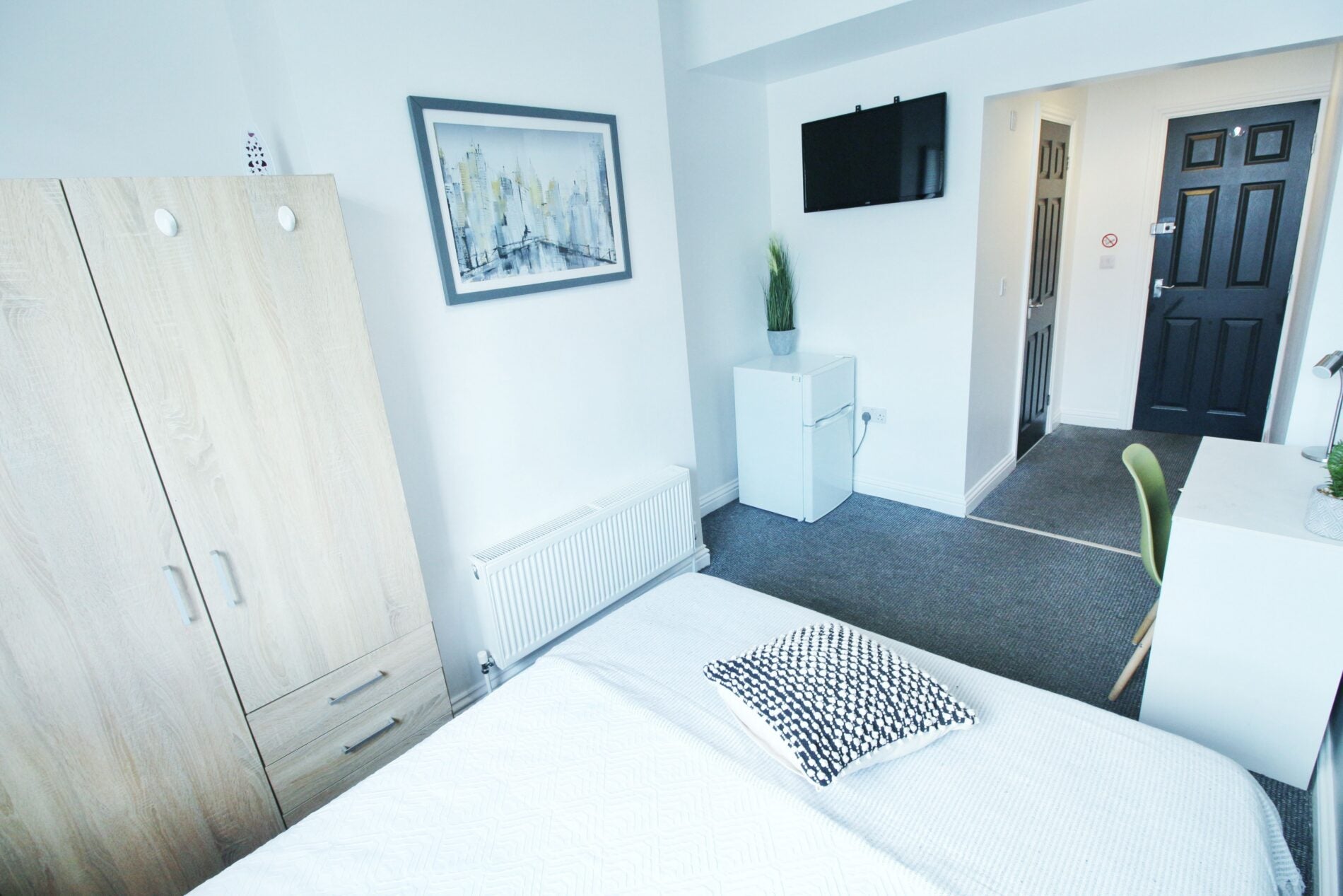 Room Monks Road in Lincoln
