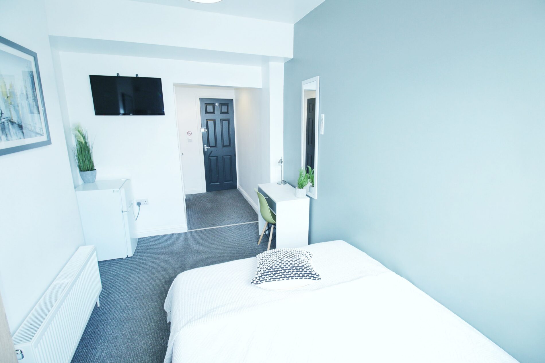 Room Monks Road in Lincoln