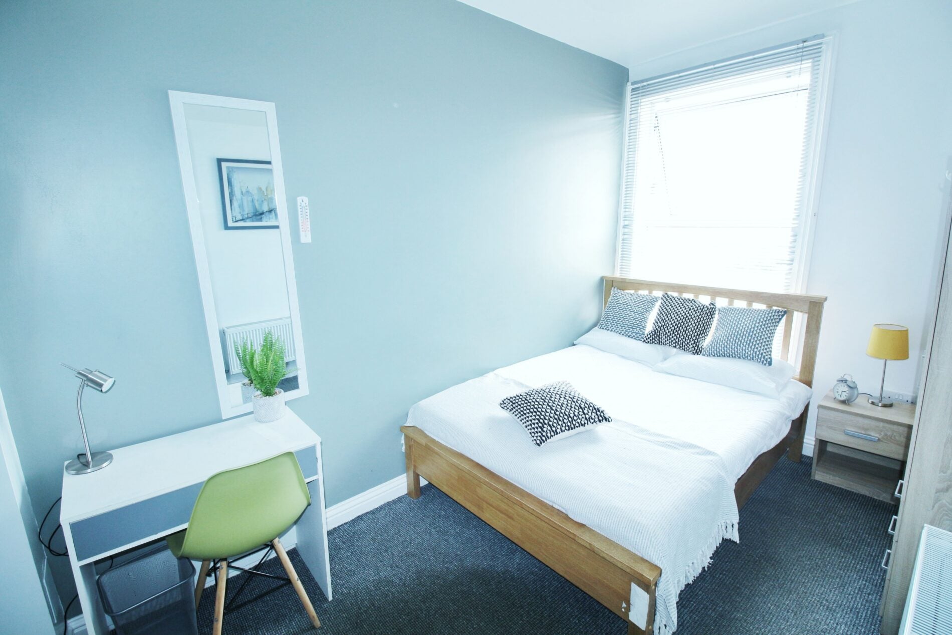 Room Monks Road in Lincoln