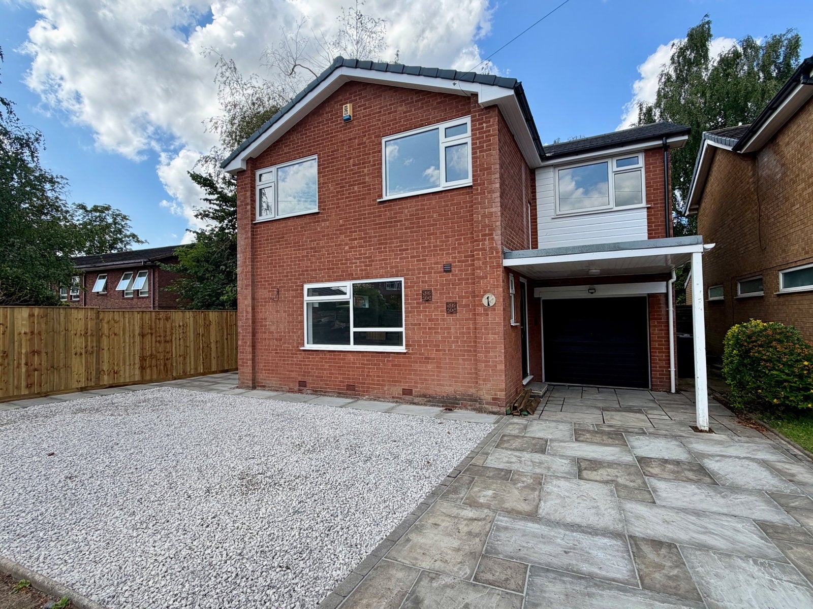 House Danesbury Rise in Cheadle