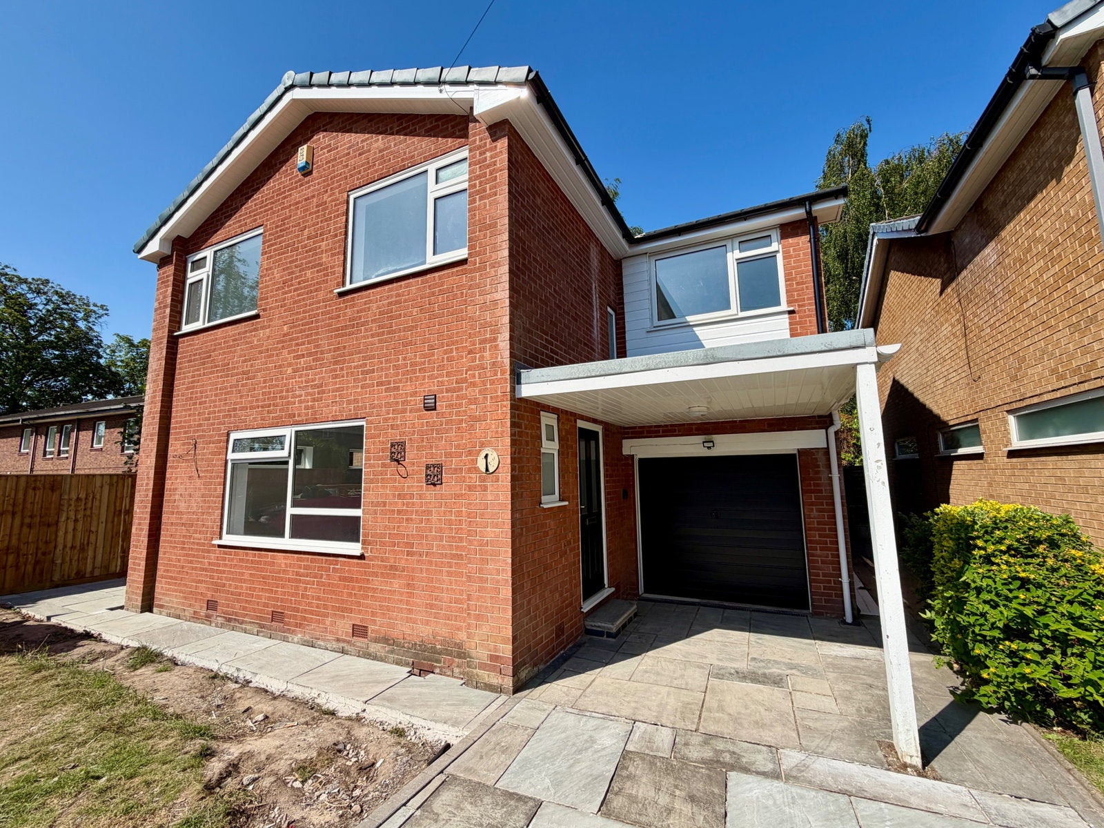 House Danesbury Rise in Cheadle