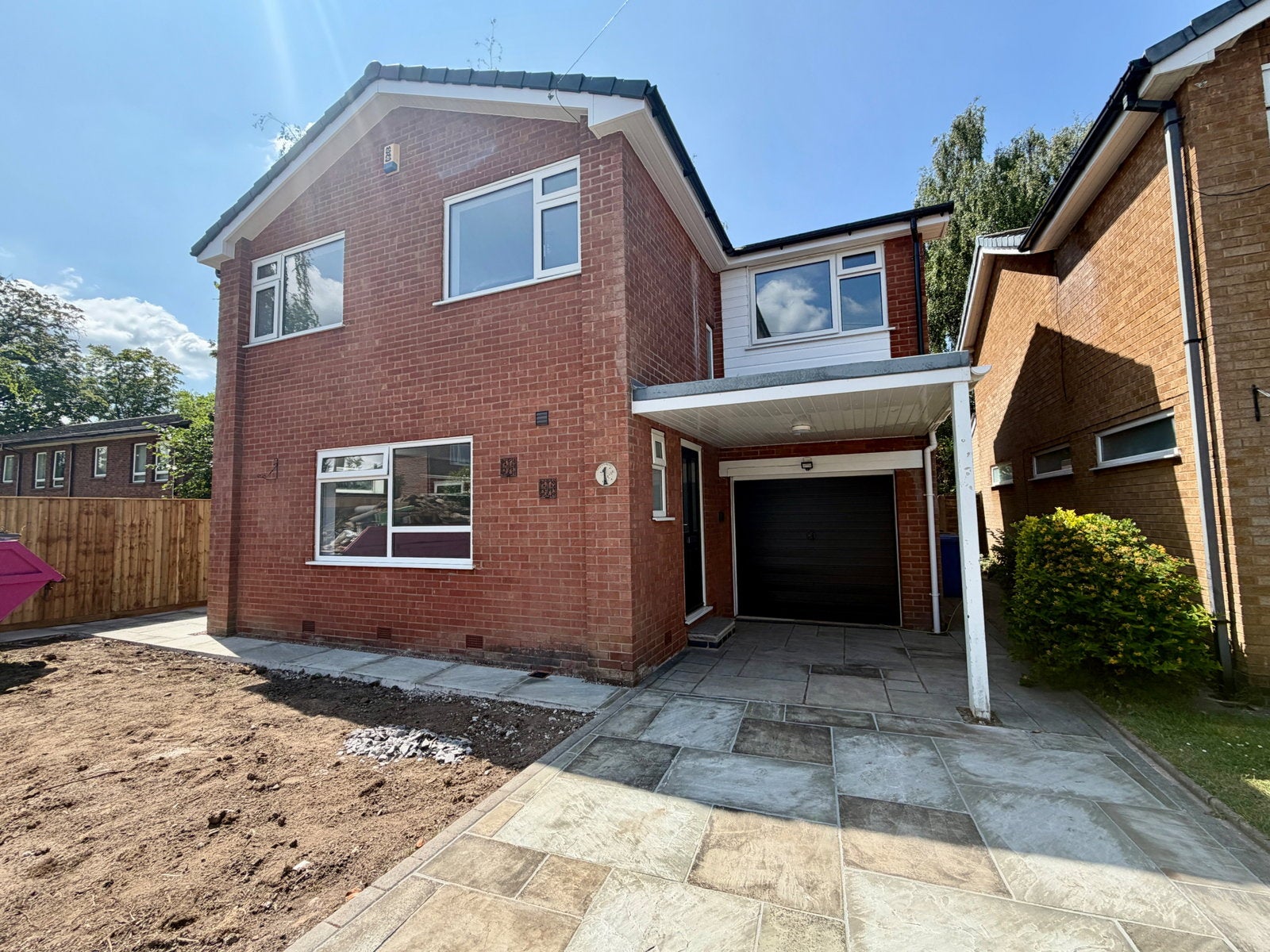 House Danesbury Rise in Cheadle
