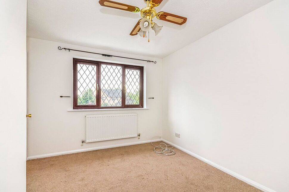 House Saint Lawrence Close in Hedge End