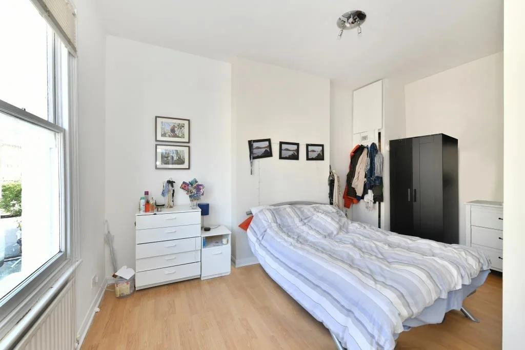 Flat Shaftesbury Road in Greater London