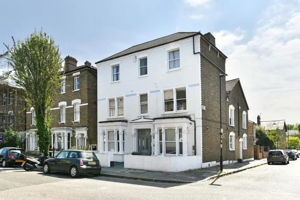 Flat Shaftesbury Road in Greater London