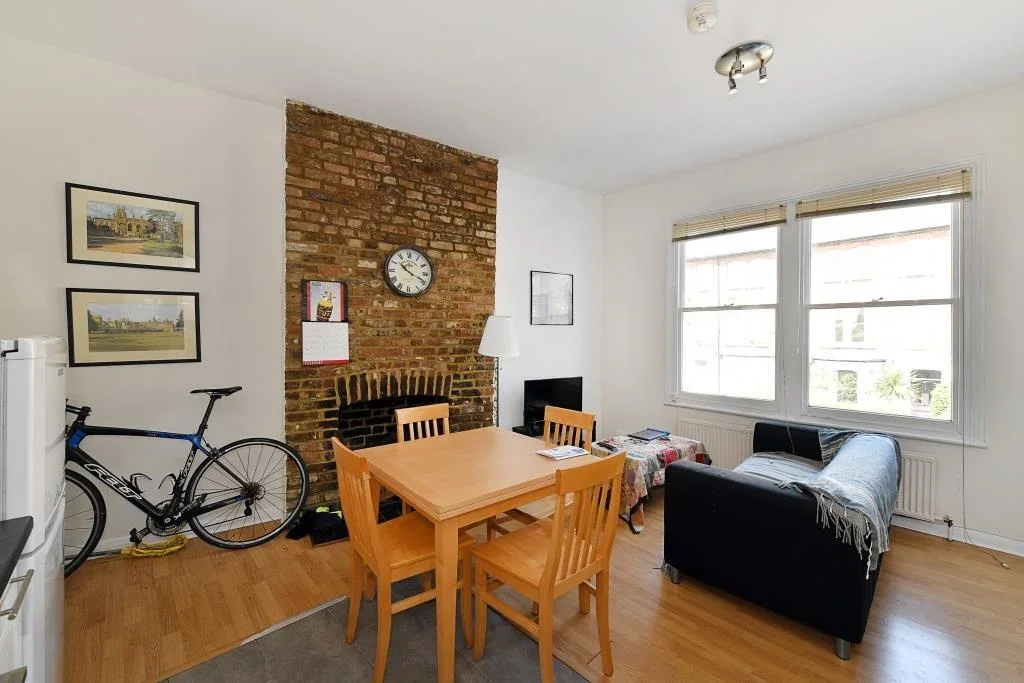 Flat Shaftesbury Road in Greater London