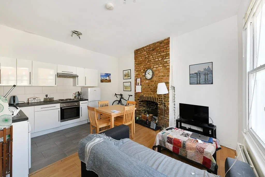 Flat Shaftesbury Road in Greater London