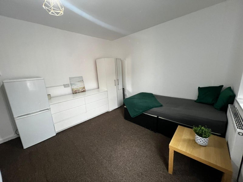 Room Wesley Street in Wakefield