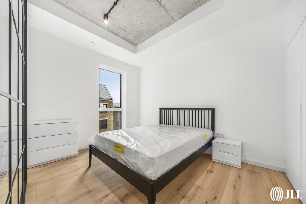 Flat Hercules Slip in Greater London