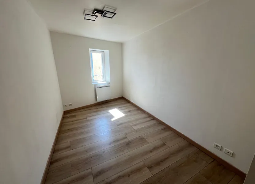 Appartement Rue Louis Pasteur à Laragne-Montéglin