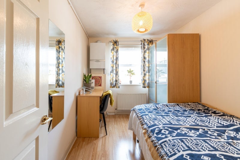 Room Bishops Way in Greater London