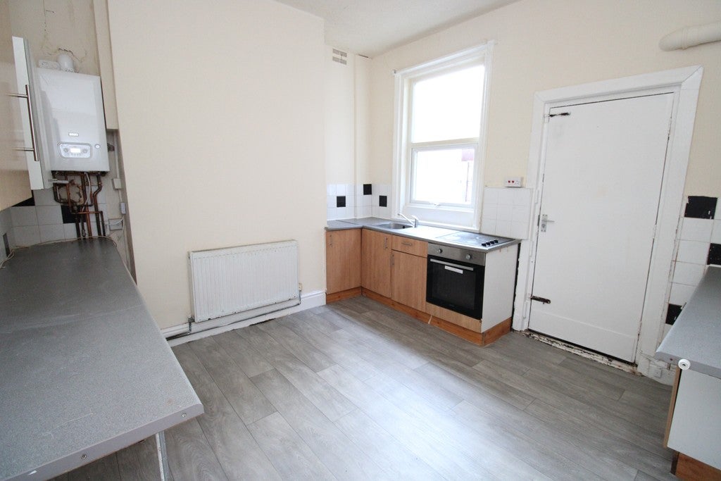 Flat Knowle Avenue in Blackpool