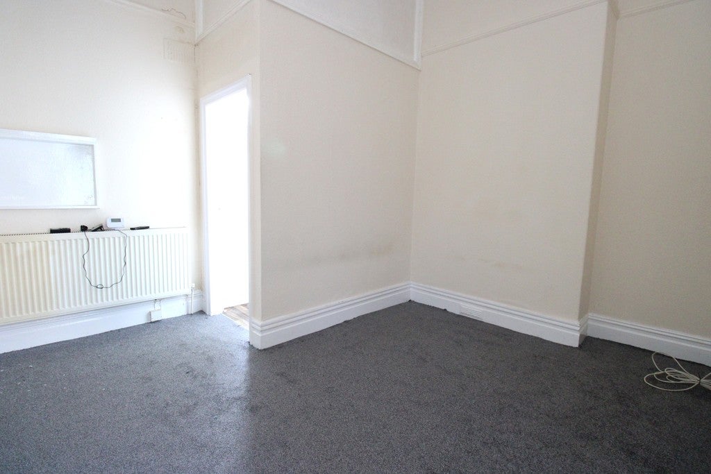 Flat Knowle Avenue in Blackpool