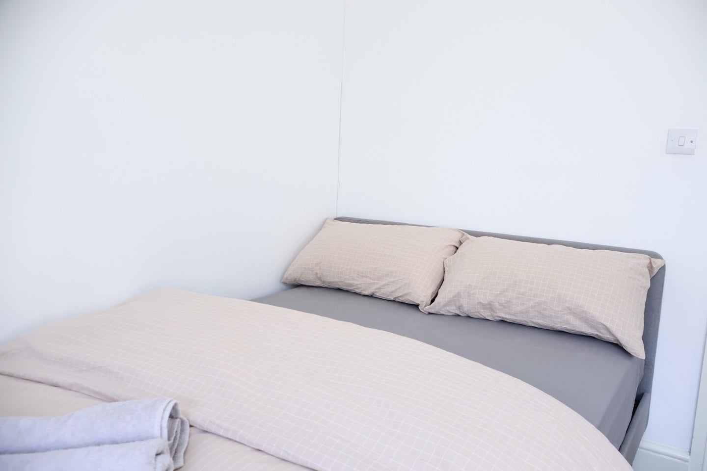 Flat Haydons Road in Greater London