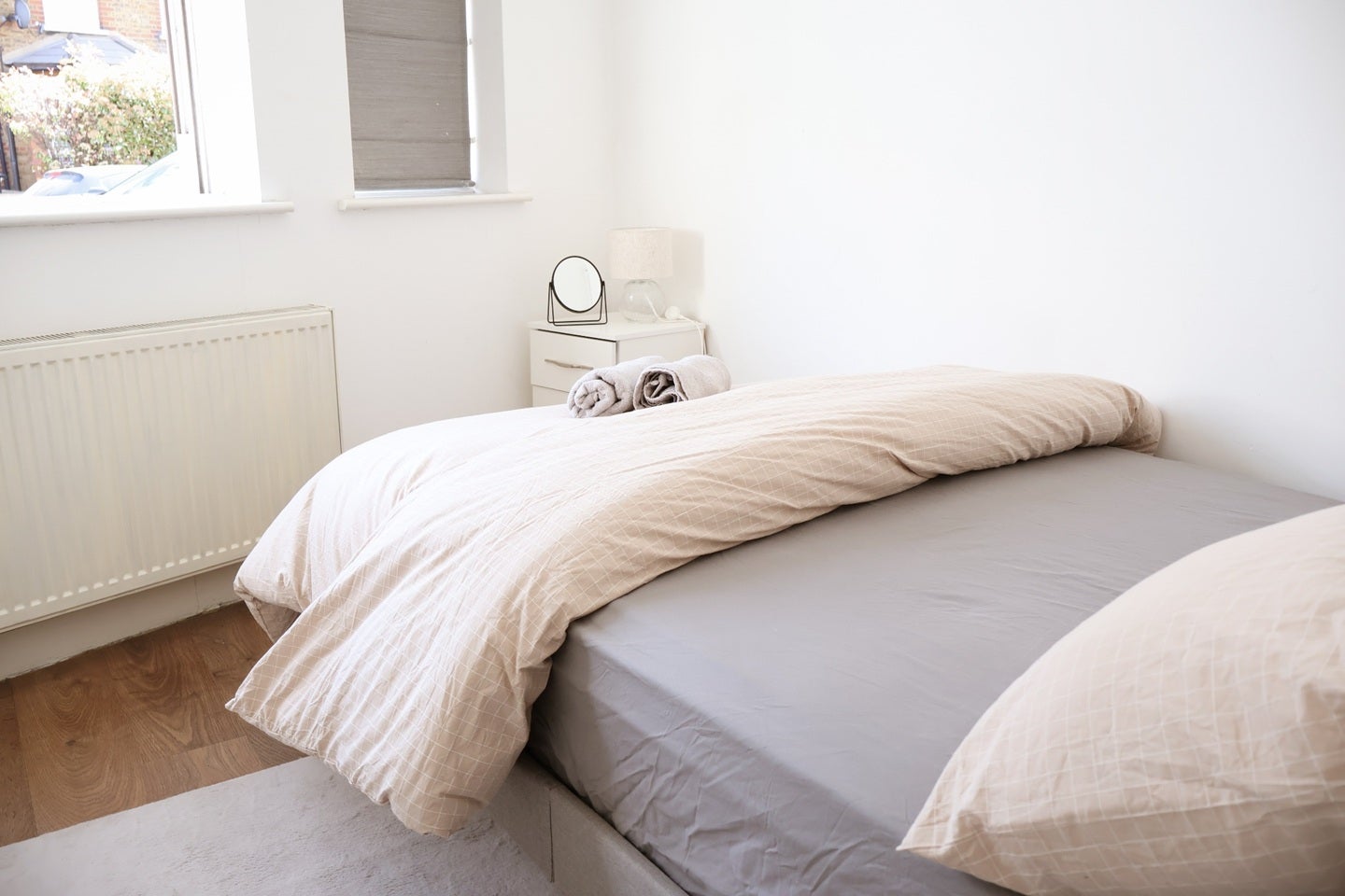 Flat Haydons Road in Greater London