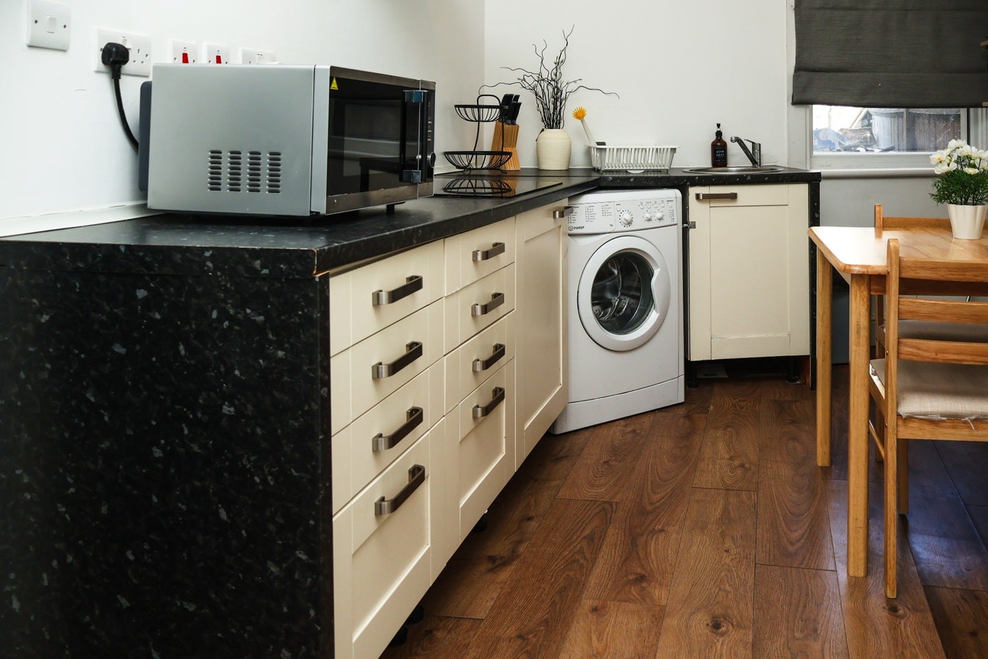 Flat Haydons Road in Greater London