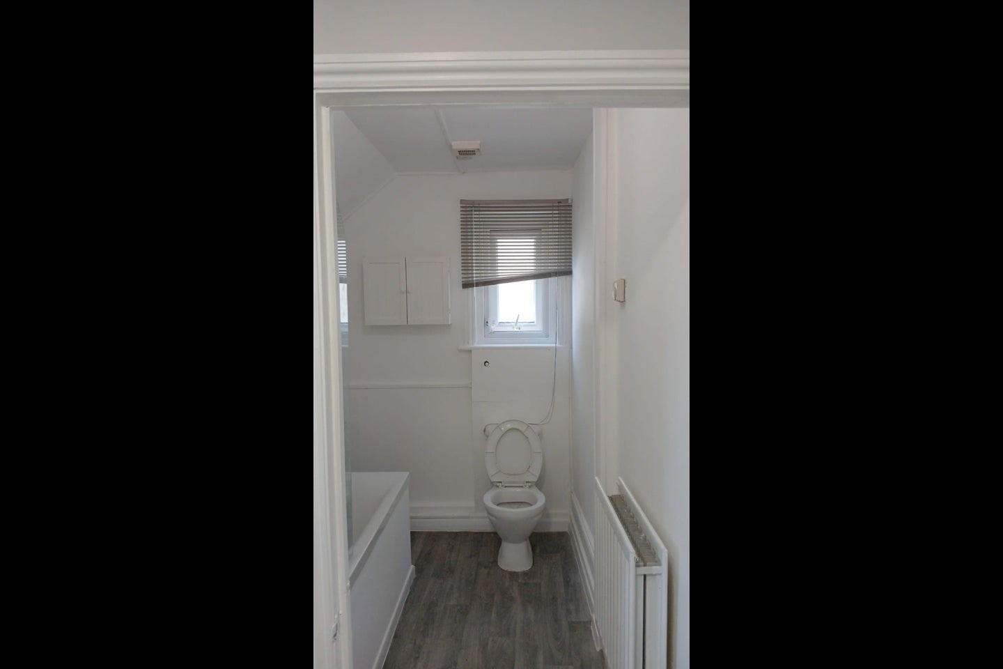Flat Warham Road in Greater London