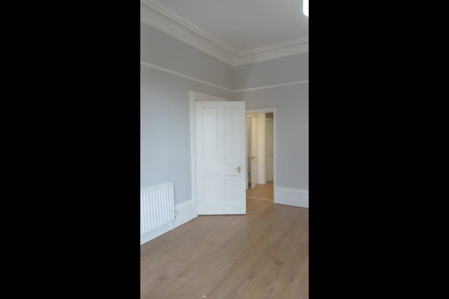 Flat Warham Road in Greater London
