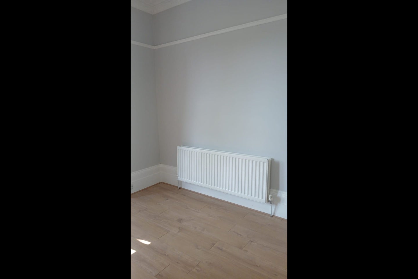 Flat Warham Road in Greater London