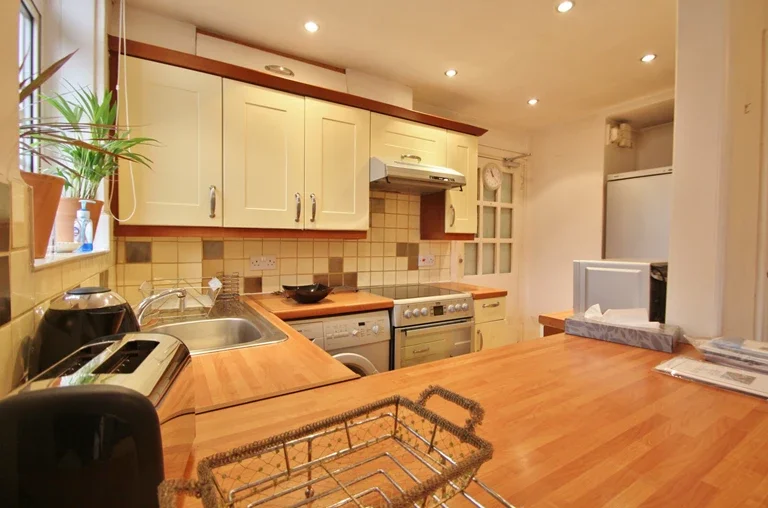 Flat Hammersmith Road in Greater London