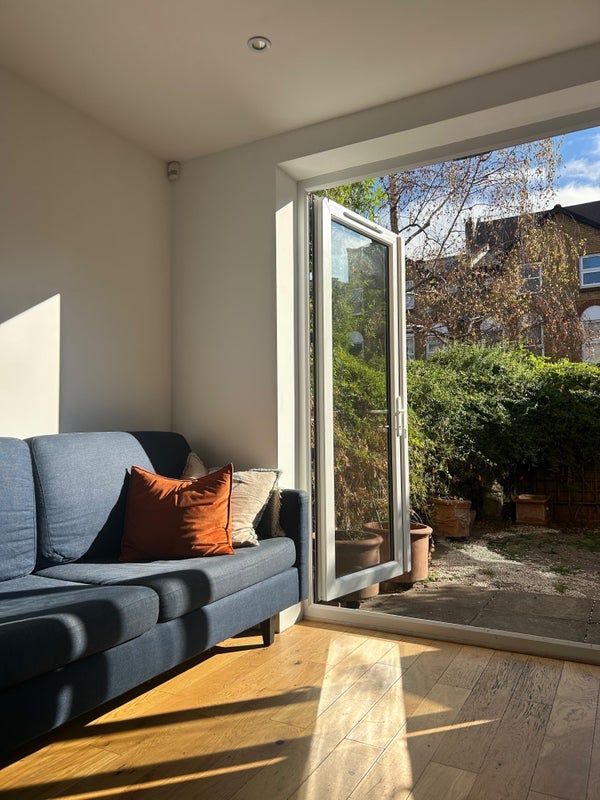 Room Eagle Mews in Greater London