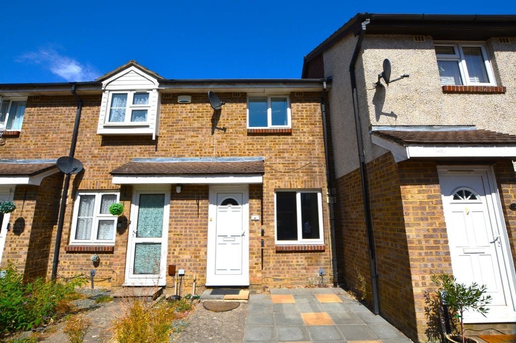 House Frogmore Close in Slough