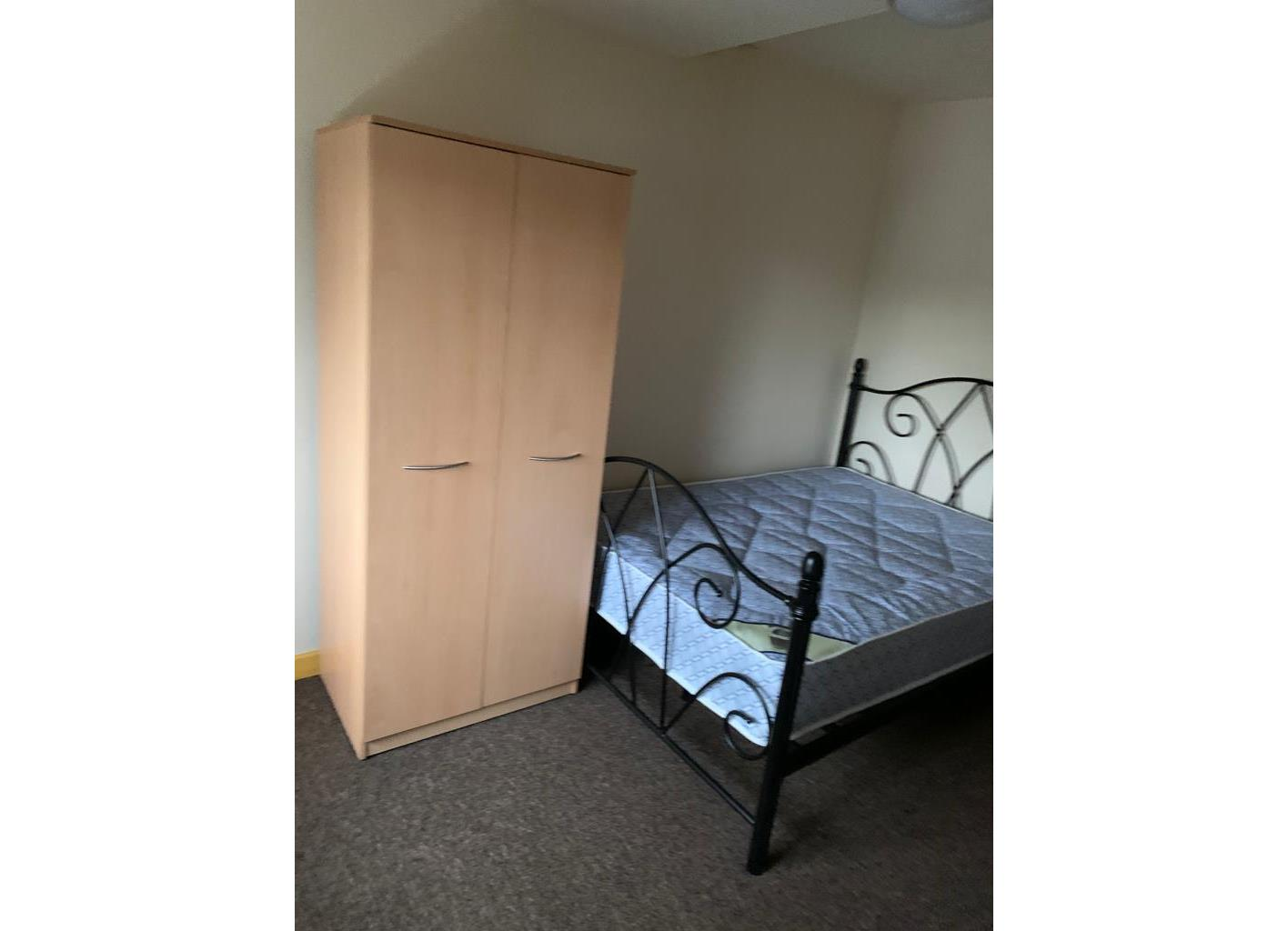 Room Grazebrook Road in Dudley