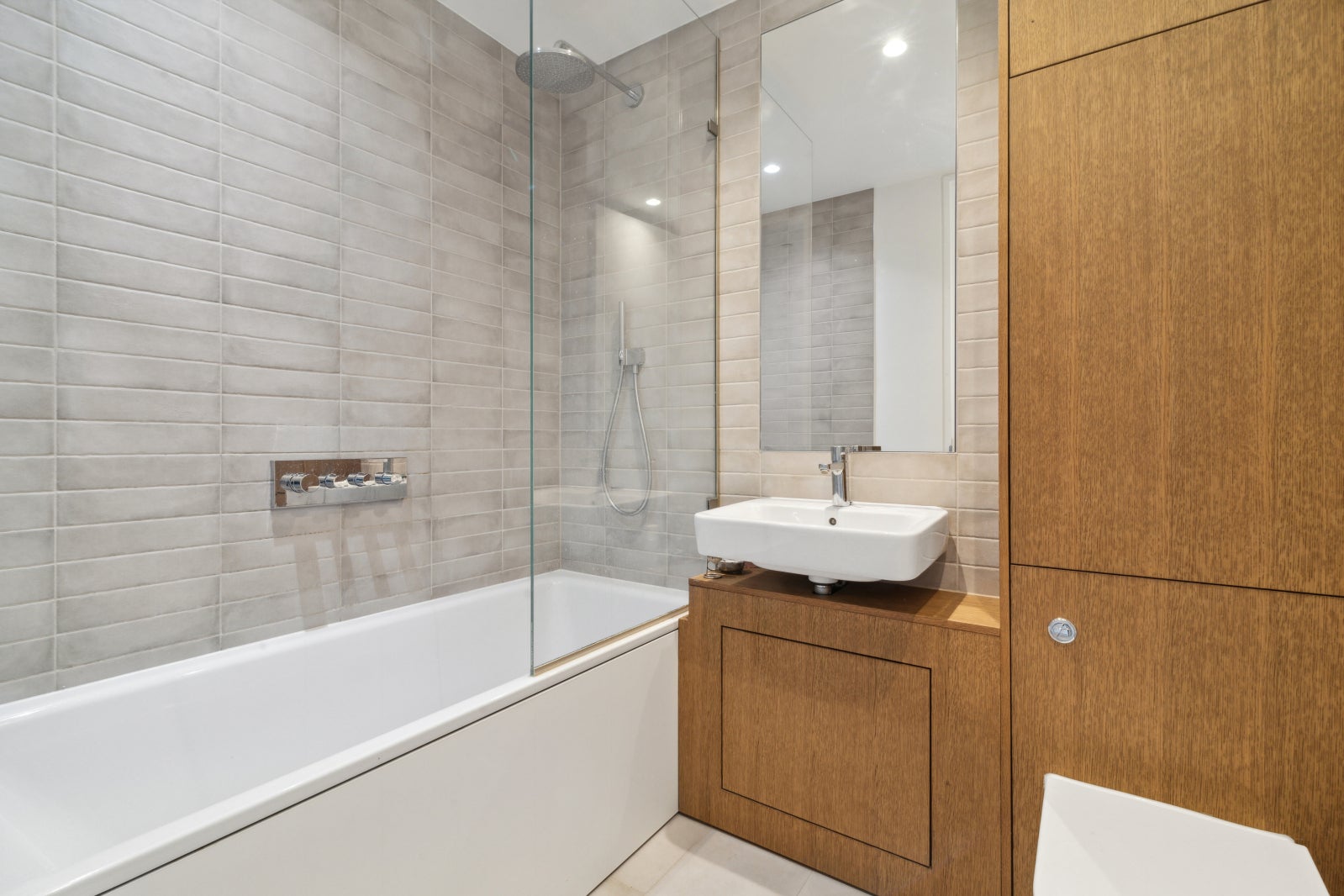 Flat Colville Street in Greater London