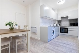 Room Holloway Road in Greater London